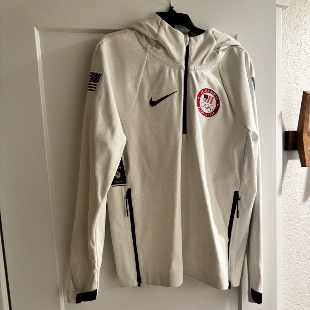 Nike Sportswear Tech Fleece Team USA Women's Pullover, Size M NWT